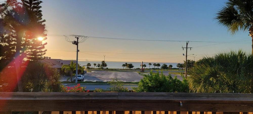 Casa Coquina Del Mar Bed And Breakfast Titusville Exterior photo